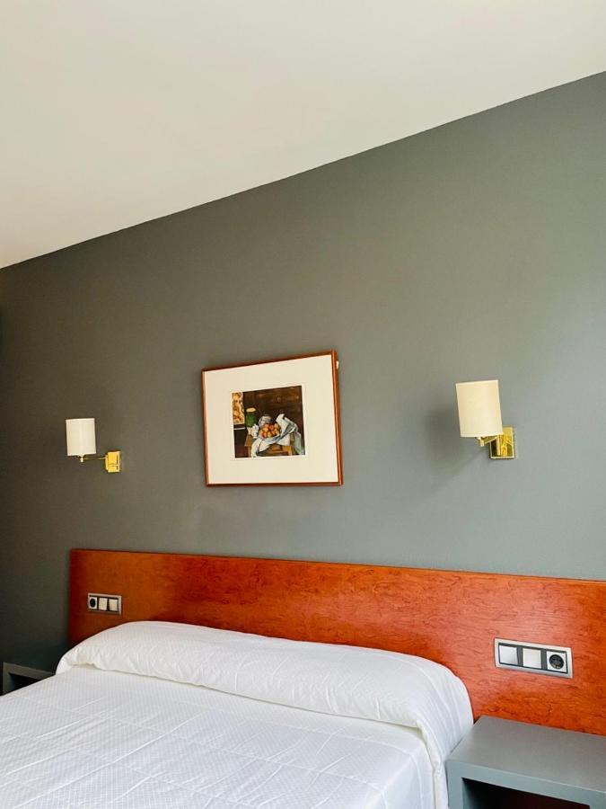 Hotel Yerri Естелья Екстер'єр фото