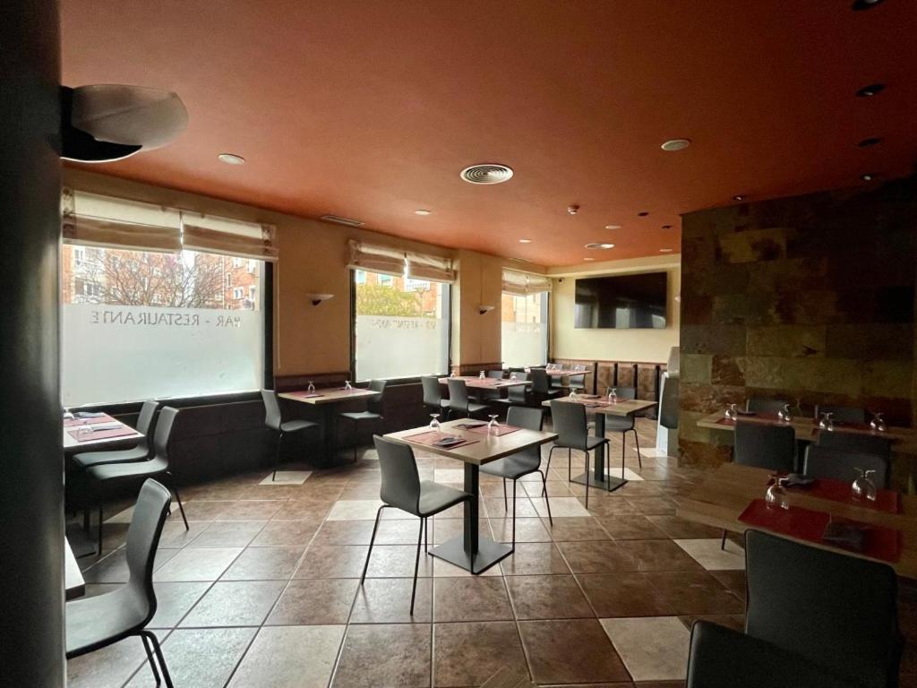 Hotel Yerri Естелья Екстер'єр фото