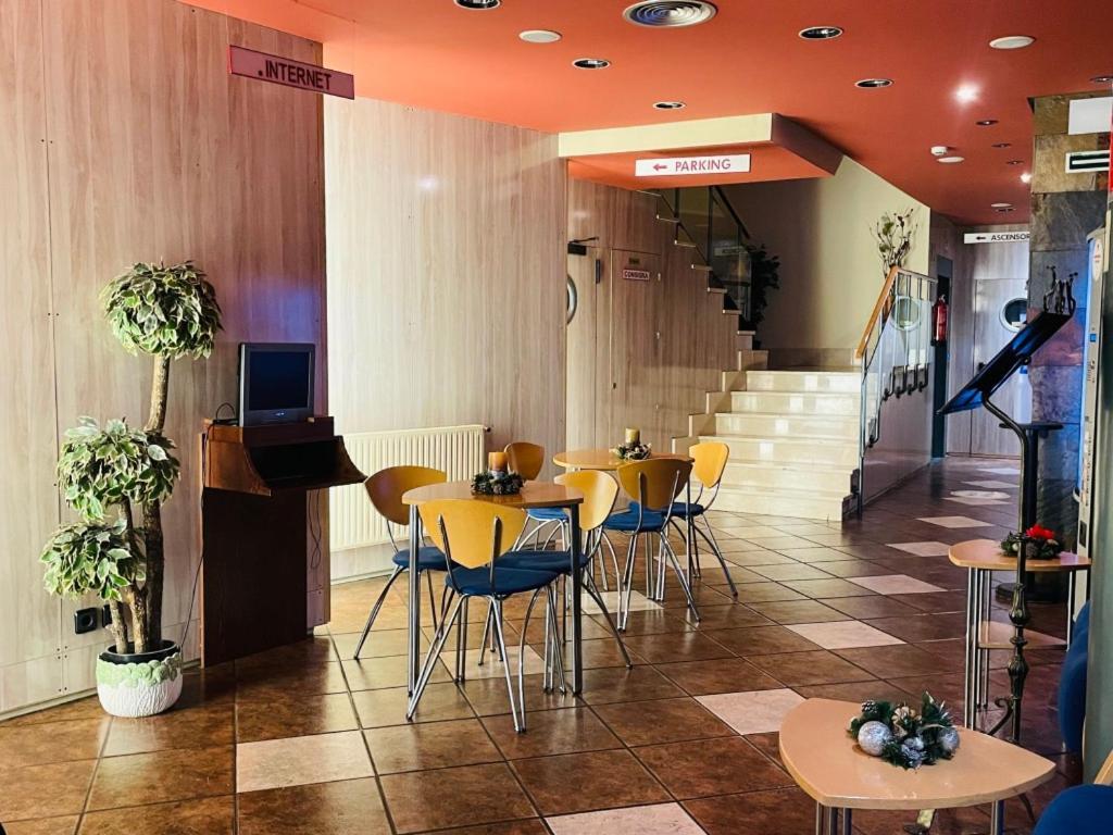 Hotel Yerri Естелья Екстер'єр фото