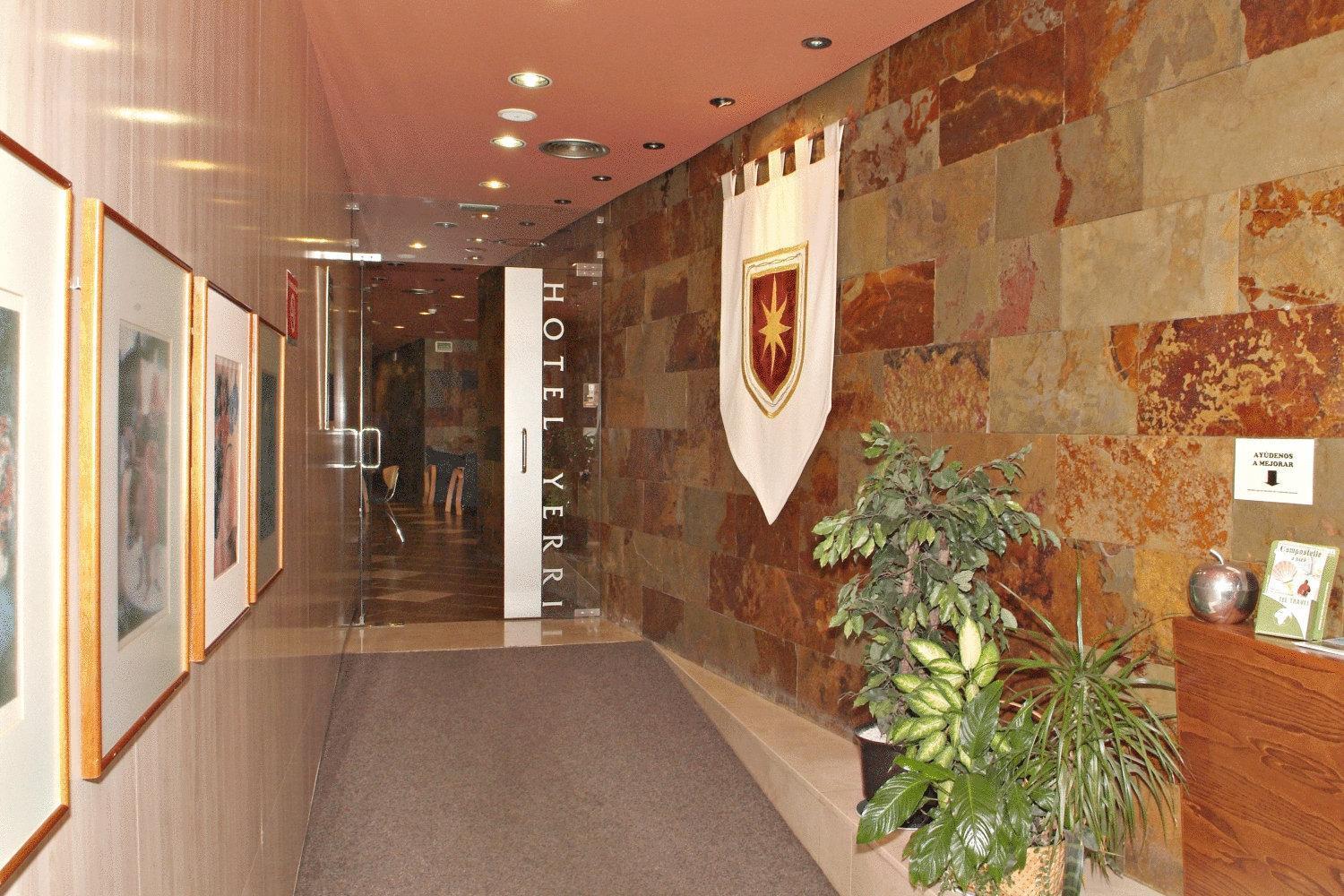 Hotel Yerri Естелья Екстер'єр фото