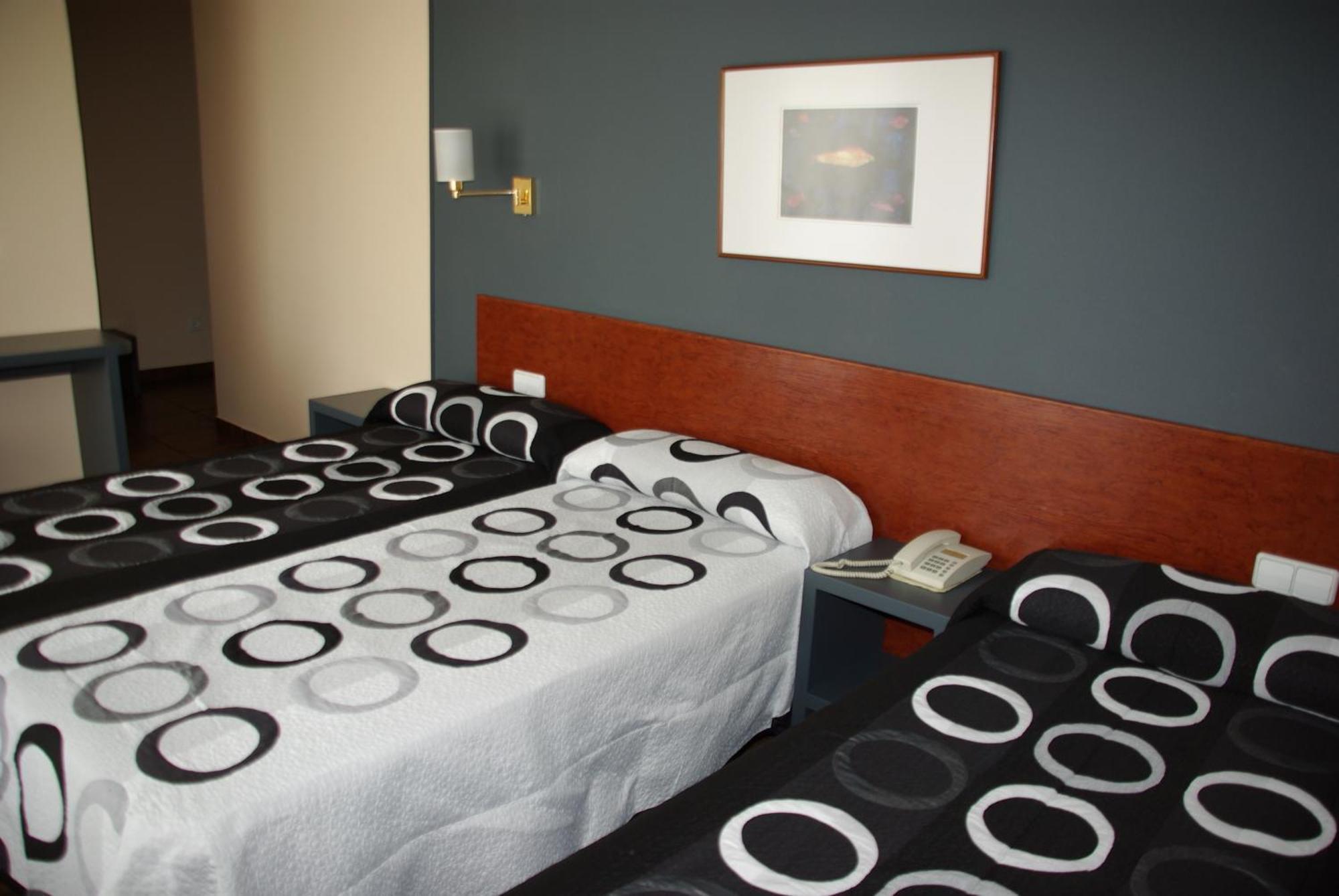 Hotel Yerri Естелья Екстер'єр фото