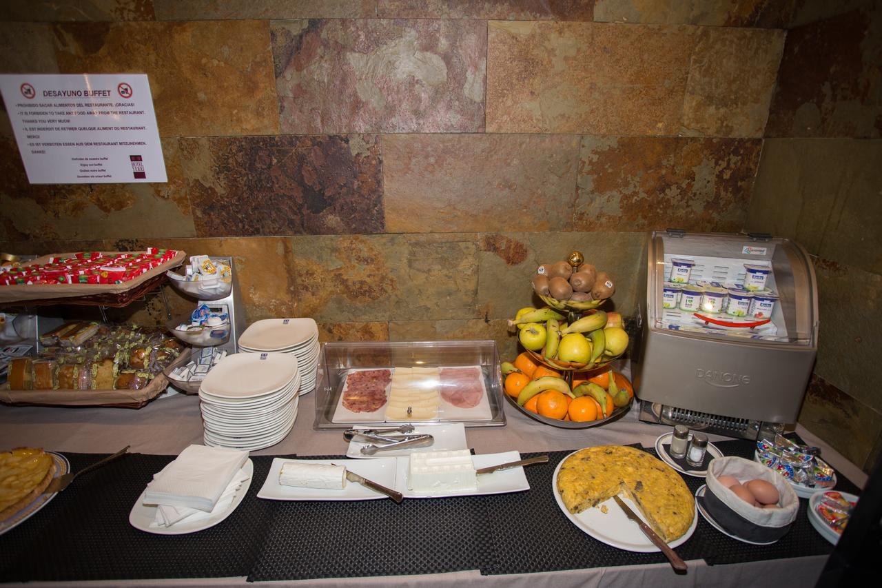 Hotel Yerri Естелья Екстер'єр фото